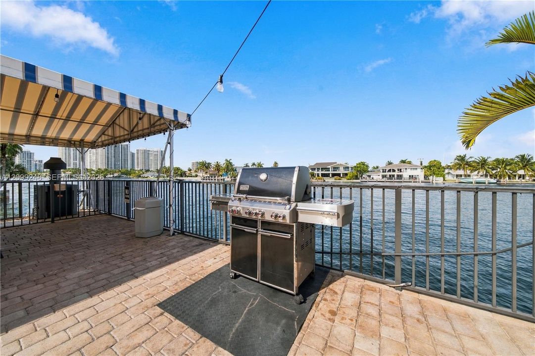 For Sale: $419,000 (2 beds, 2 baths, 1020 Square Feet)
