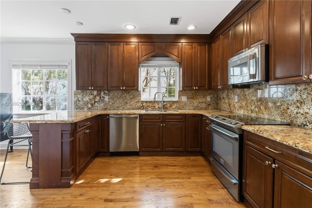 En Venta: $2,495,000 (4 camas, 3 baños, 2348 Pies cuadrados)