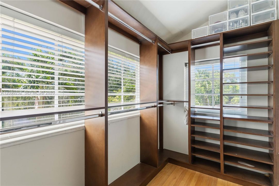 En Venta: $2,495,000 (4 camas, 3 baños, 2348 Pies cuadrados)