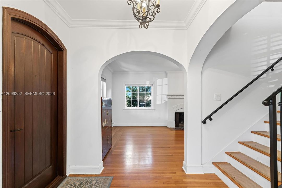En Venta: $2,495,000 (4 camas, 3 baños, 2348 Pies cuadrados)