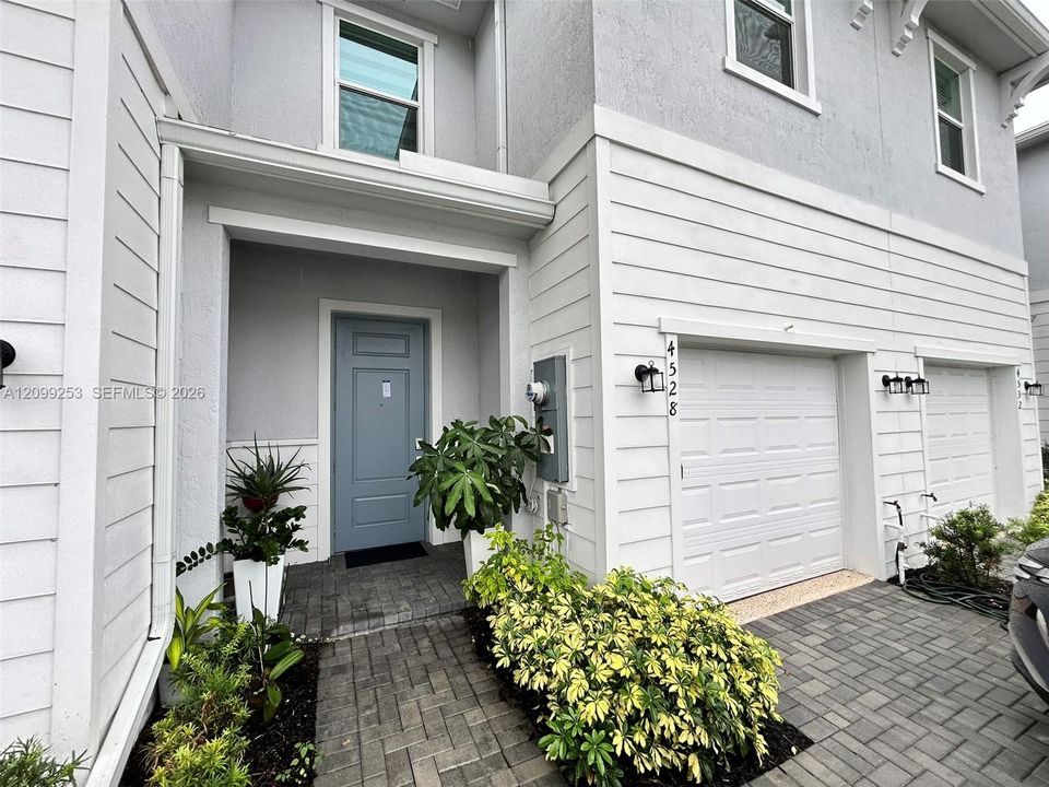 For Rent: $3,300 (3 beds, 2 baths, 1635 Square Feet)