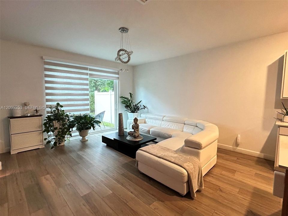 For Rent: $3,300 (3 beds, 2 baths, 1635 Square Feet)