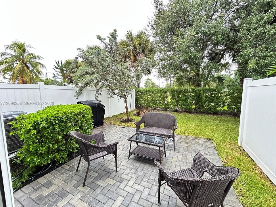 For Rent: $3,300 (3 beds, 2 baths, 1635 Square Feet)