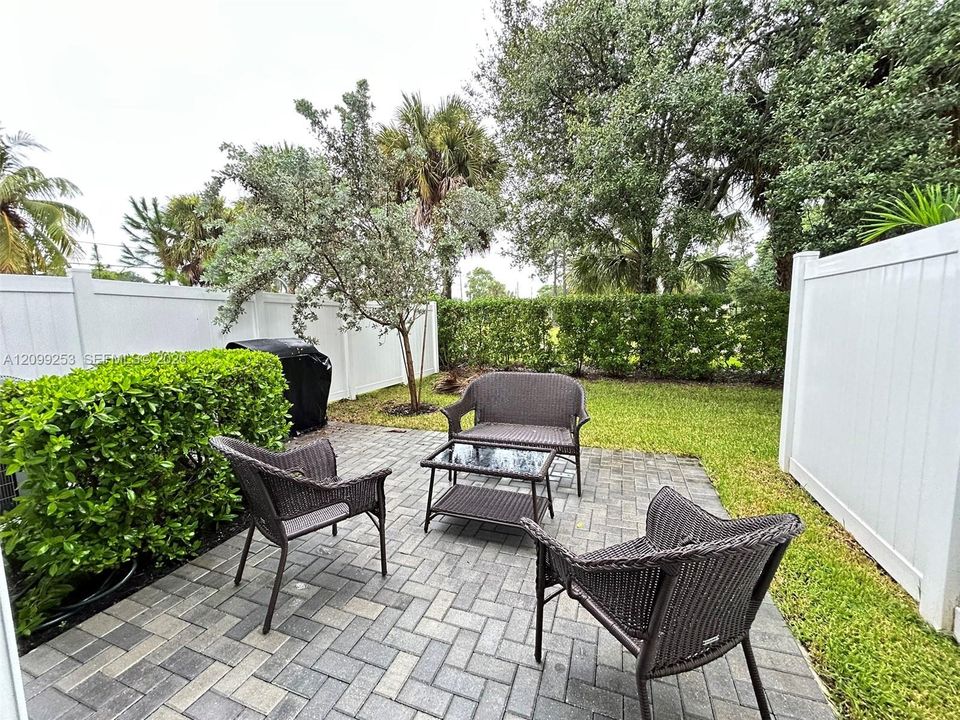 For Rent: $3,300 (3 beds, 2 baths, 1635 Square Feet)