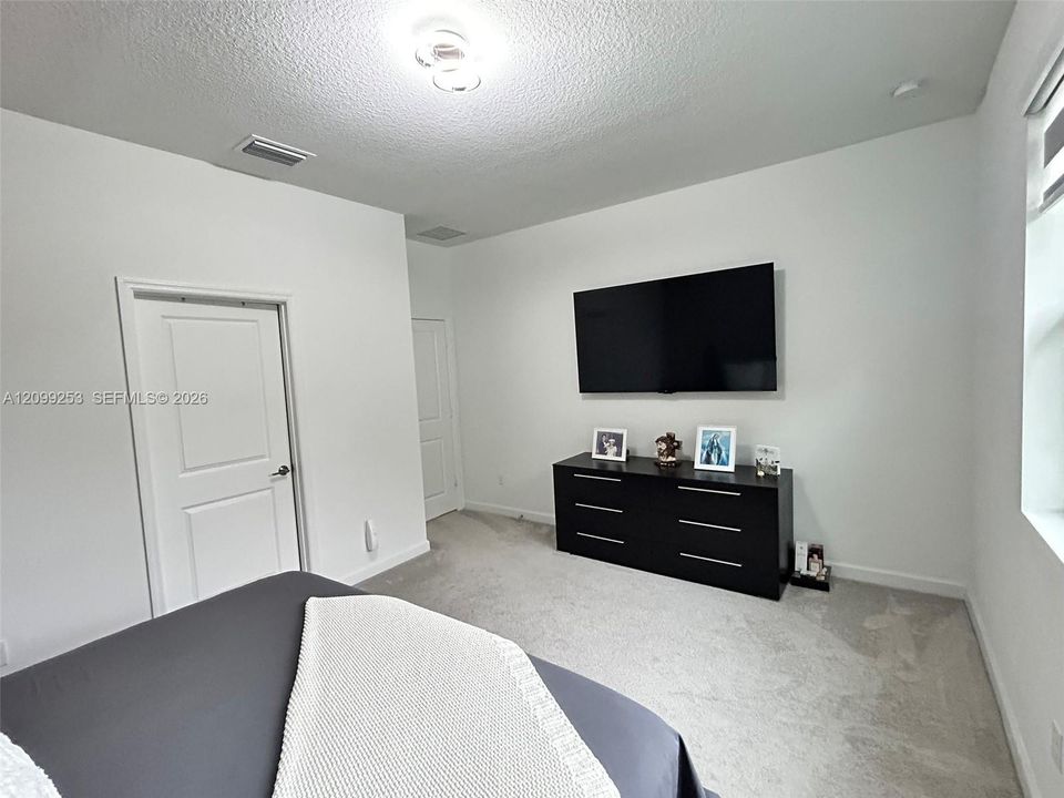 For Rent: $3,300 (3 beds, 2 baths, 1635 Square Feet)