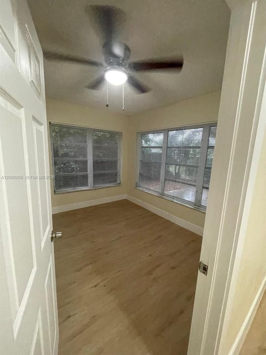 For Rent: $4,650 (5 beds, 2 baths, 1729 Square Feet)