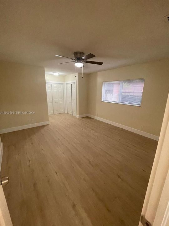 For Rent: $4,650 (5 beds, 2 baths, 1729 Square Feet)