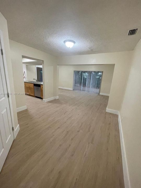 For Rent: $4,650 (5 beds, 2 baths, 1729 Square Feet)