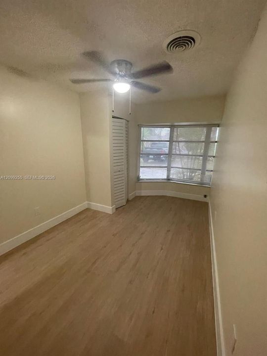 For Rent: $4,650 (5 beds, 2 baths, 1729 Square Feet)