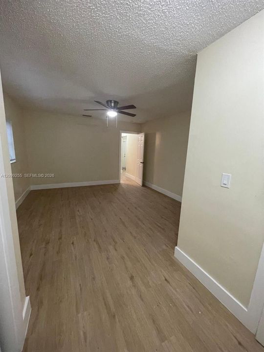 For Rent: $4,650 (5 beds, 2 baths, 1729 Square Feet)