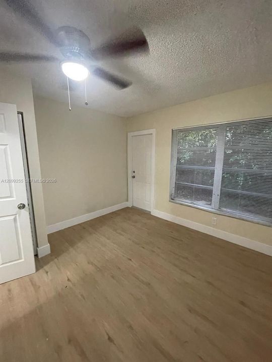 For Rent: $4,650 (5 beds, 2 baths, 1729 Square Feet)