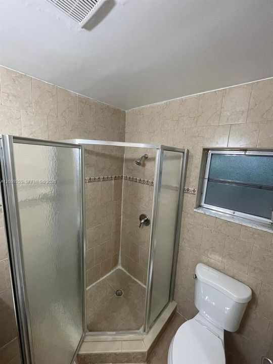 For Rent: $4,650 (5 beds, 2 baths, 1729 Square Feet)