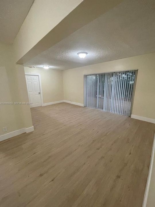 For Rent: $4,650 (5 beds, 2 baths, 1729 Square Feet)