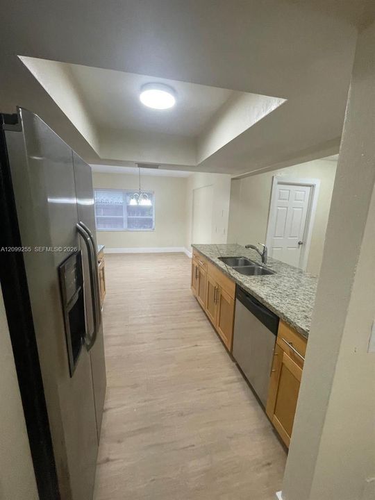 For Rent: $4,650 (5 beds, 2 baths, 1729 Square Feet)