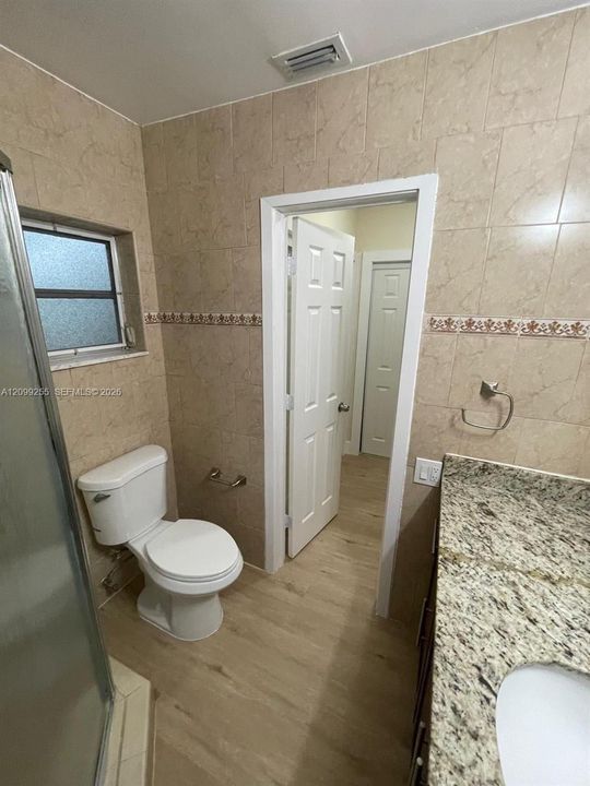 For Rent: $4,650 (5 beds, 2 baths, 1729 Square Feet)