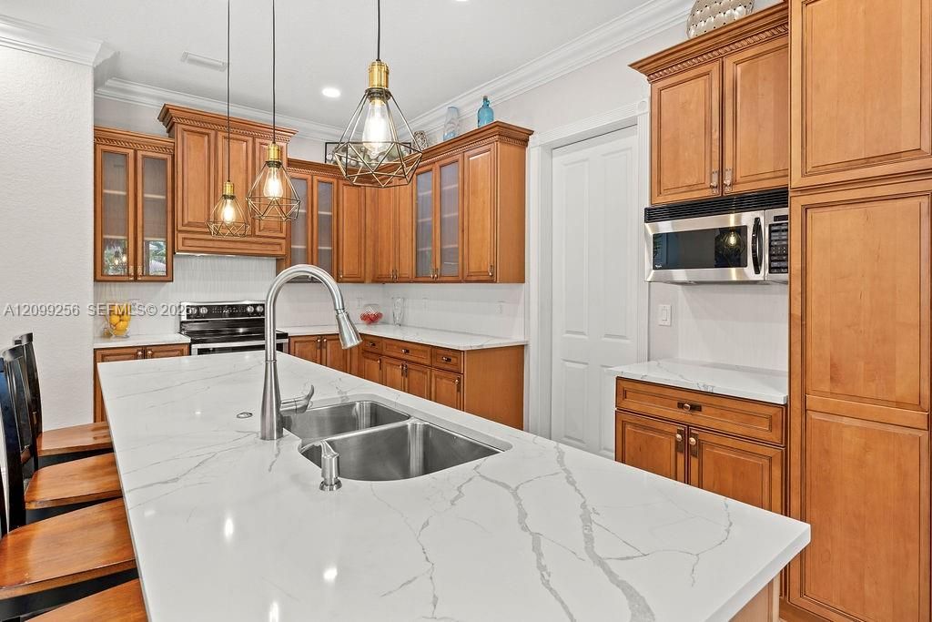 For Sale: $625,000 (4 beds, 3 baths, 3235 Square Feet)