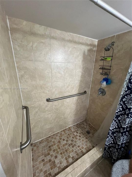 На продажу: $320,000 (2 спален, 2 ванн, 914 Квадратных фут)