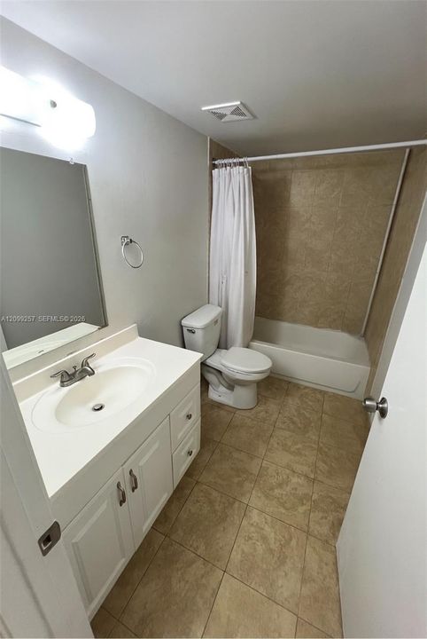 На продажу: $320,000 (2 спален, 2 ванн, 914 Квадратных фут)