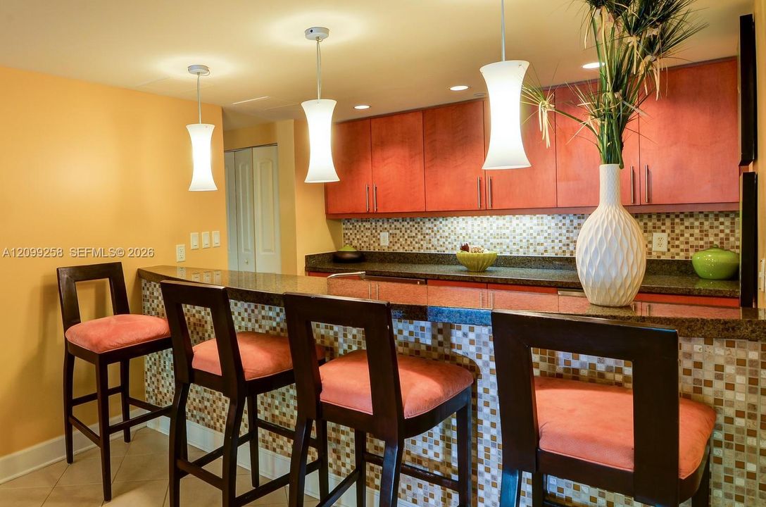 For Rent: $2,475 (1 beds, 1 baths, 759 Square Feet)