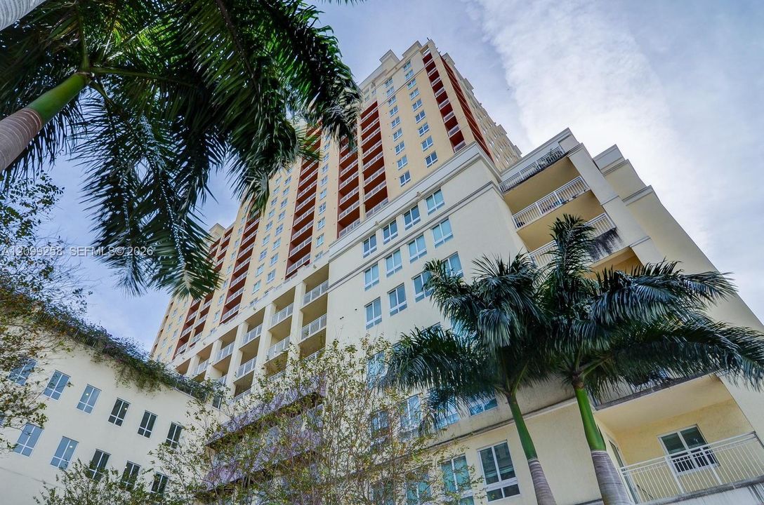 For Rent: $2,475 (1 beds, 1 baths, 759 Square Feet)