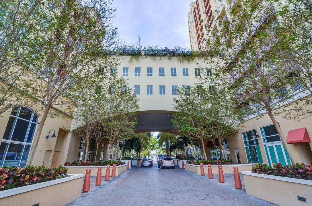 For Rent: $2,475 (1 beds, 1 baths, 759 Square Feet)