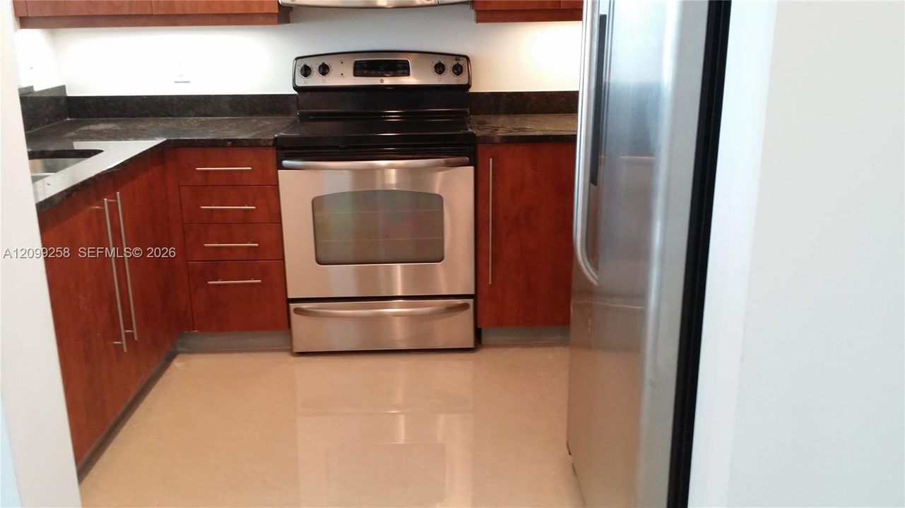 For Rent: $2,475 (1 beds, 1 baths, 759 Square Feet)