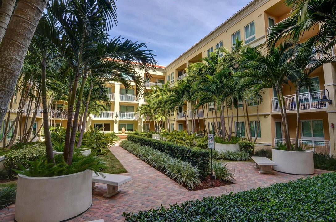 For Rent: $2,475 (1 beds, 1 baths, 759 Square Feet)