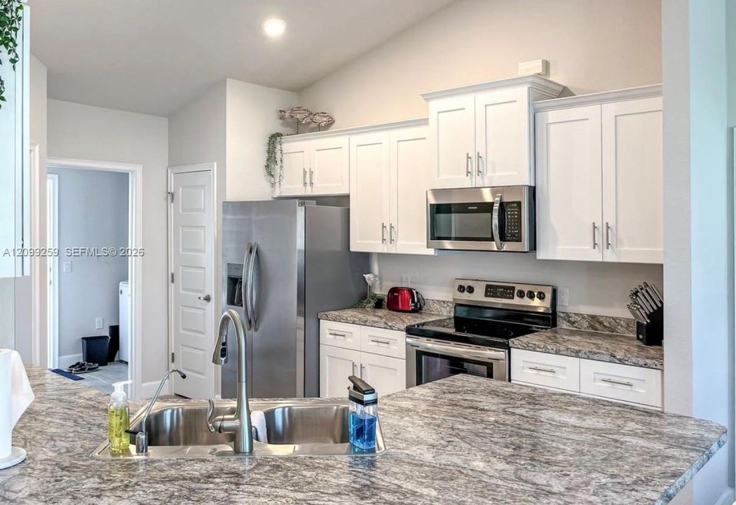 For Sale: $470,000 (3 beds, 2 baths, 1759 Square Feet)