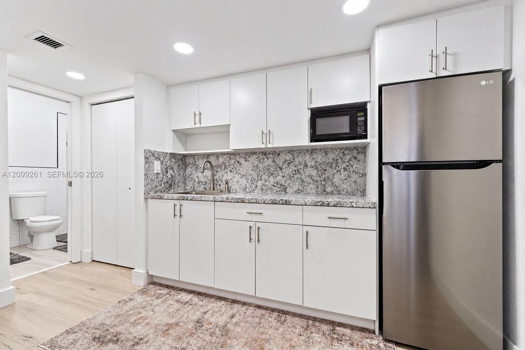 For Sale: $1,099,000 (6 beds, 4 baths, 2420 Square Feet)