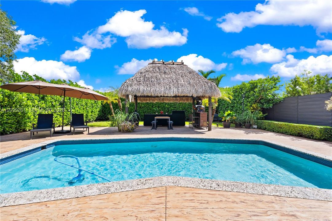 For Sale: $1,099,000 (6 beds, 4 baths, 2420 Square Feet)