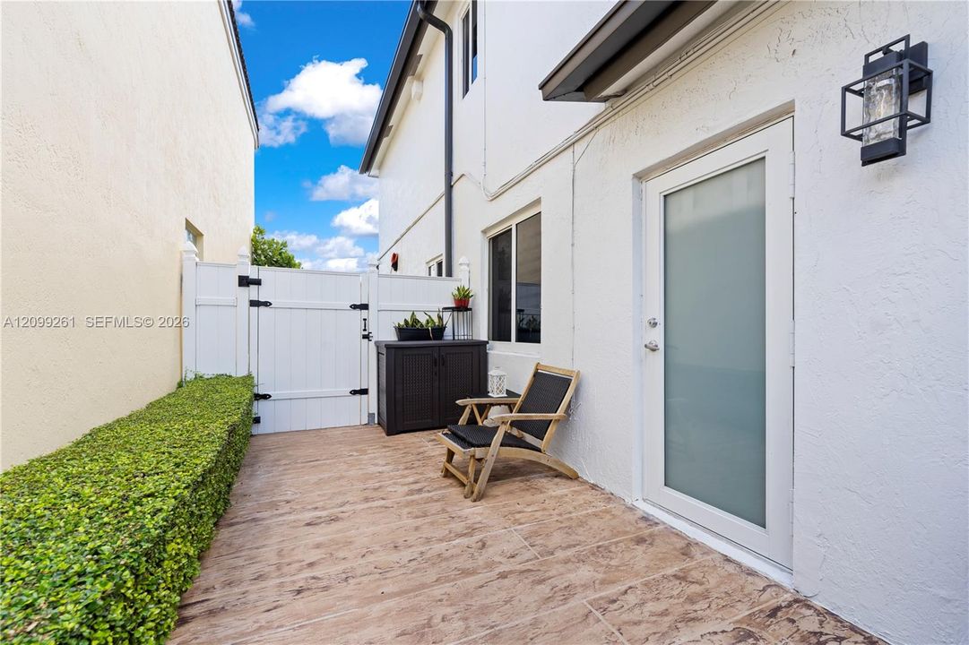 For Sale: $1,099,000 (6 beds, 4 baths, 2420 Square Feet)