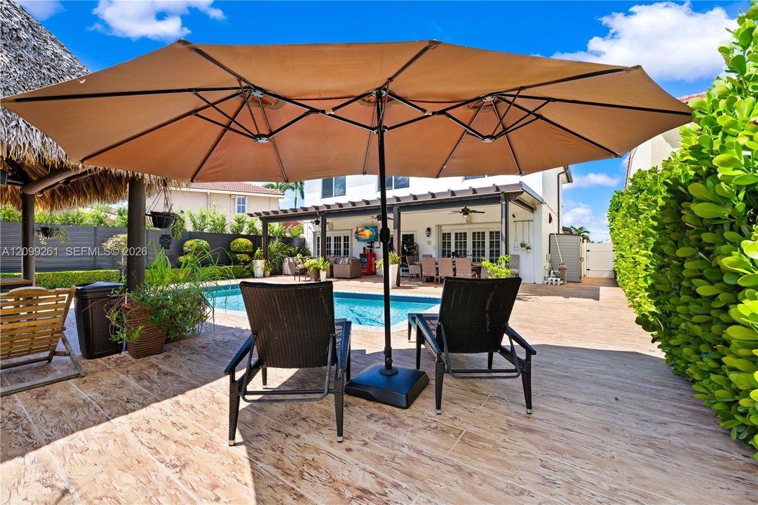 For Sale: $1,099,000 (6 beds, 4 baths, 2420 Square Feet)