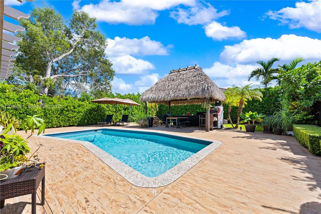 For Sale: $1,099,000 (6 beds, 4 baths, 2420 Square Feet)