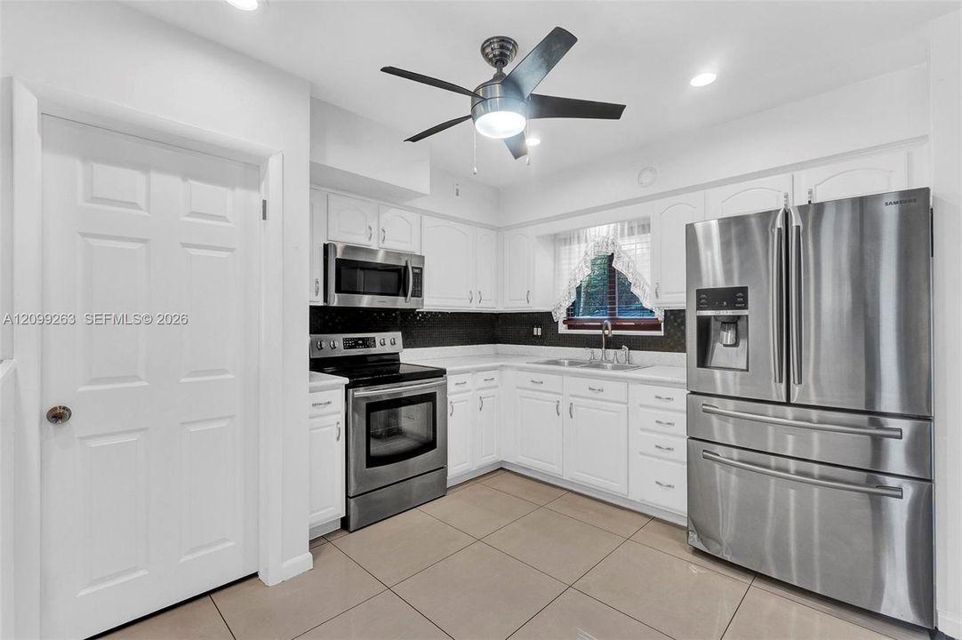 For Sale: $750,000 (3 beds, 2 baths, 1350 Square Feet)