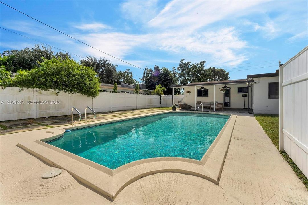 For Sale: $750,000 (3 beds, 2 baths, 1350 Square Feet)