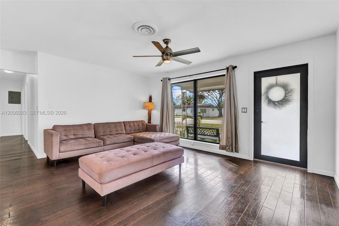 For Sale: $750,000 (3 beds, 2 baths, 1350 Square Feet)