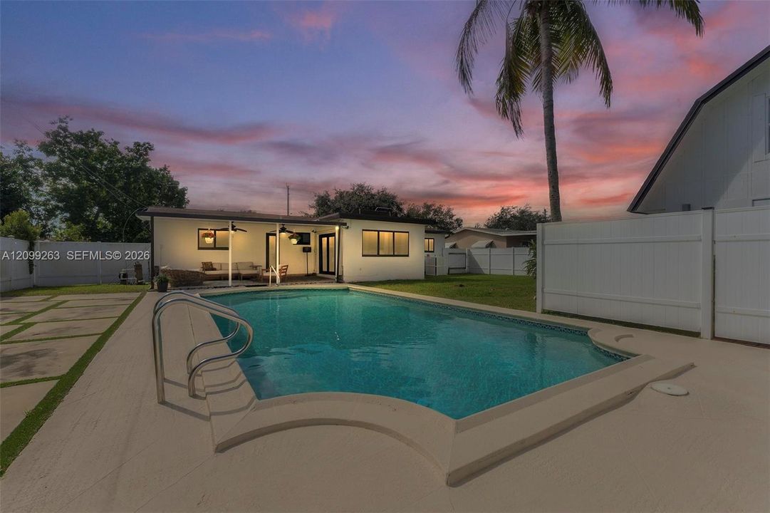 For Sale: $750,000 (3 beds, 2 baths, 1350 Square Feet)