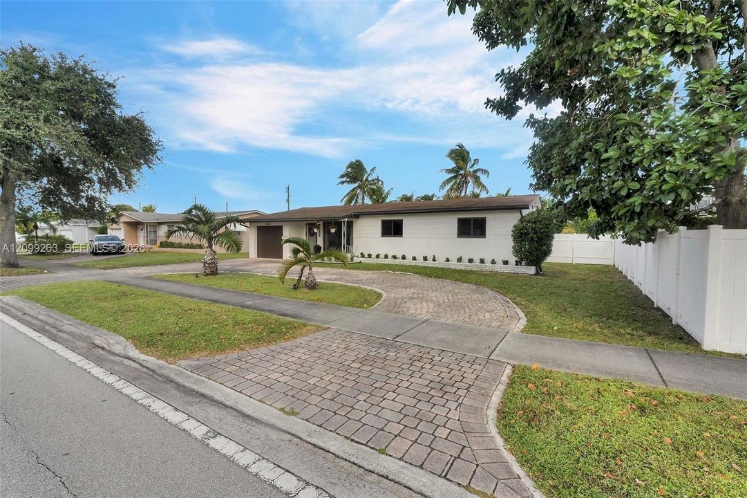 For Sale: $750,000 (3 beds, 2 baths, 1350 Square Feet)