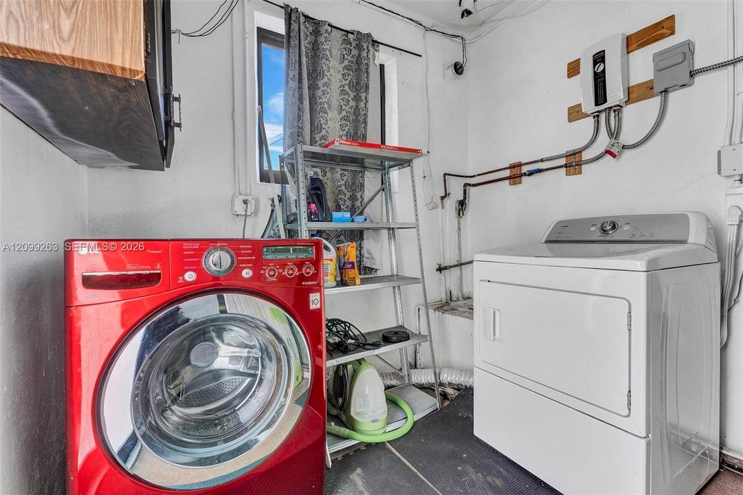 For Sale: $750,000 (3 beds, 2 baths, 1350 Square Feet)