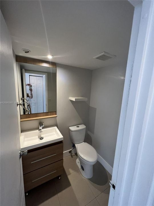 For Rent: $2,650 (1 beds, 1 baths, 991 Square Feet)