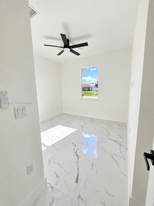 For Sale: $299,900 (3 beds, 2 baths, 1169 Square Feet)