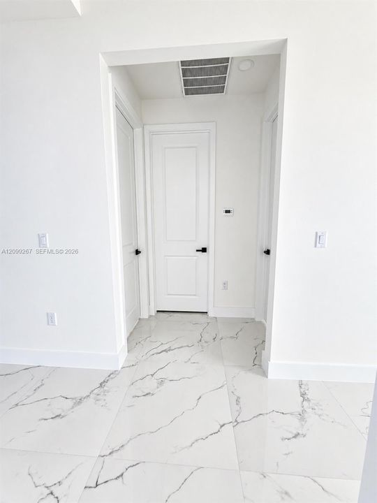 For Sale: $299,900 (3 beds, 2 baths, 1169 Square Feet)