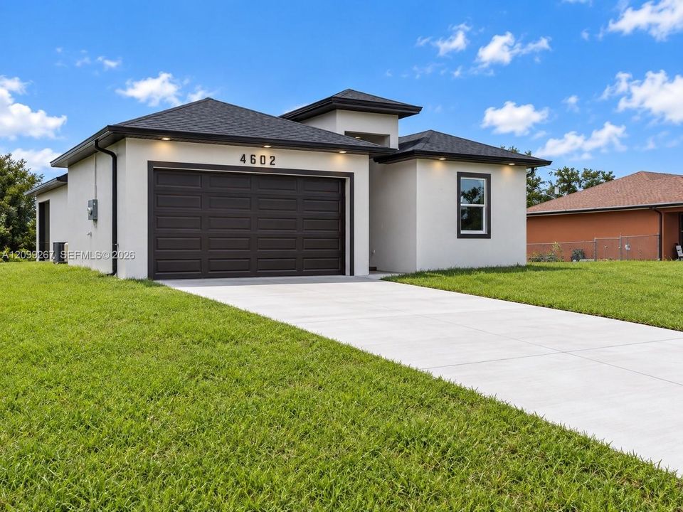 For Sale: $299,900 (3 beds, 2 baths, 1169 Square Feet)