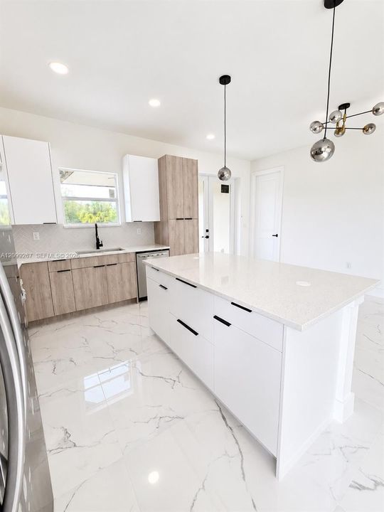 For Sale: $299,900 (3 beds, 2 baths, 1169 Square Feet)