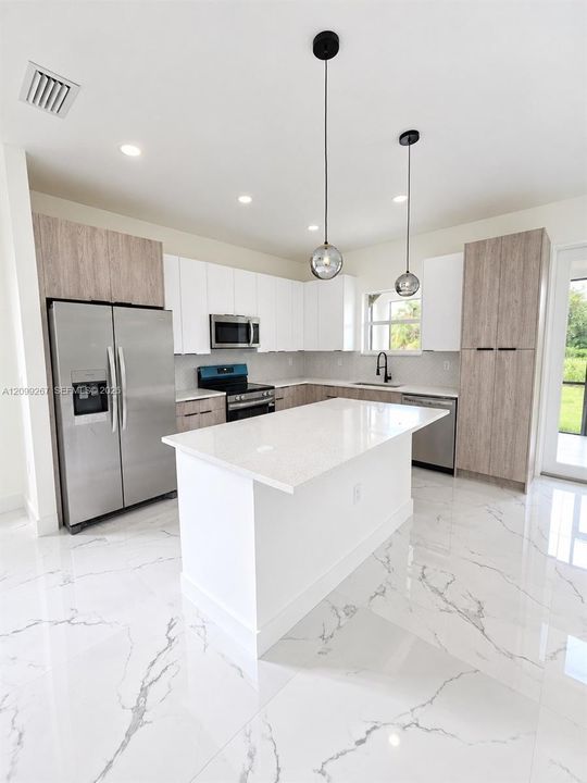 For Sale: $299,900 (3 beds, 2 baths, 1169 Square Feet)