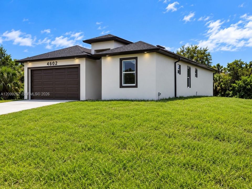 For Sale: $299,900 (3 beds, 2 baths, 1169 Square Feet)