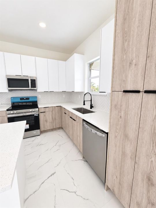 For Sale: $299,900 (3 beds, 2 baths, 1169 Square Feet)
