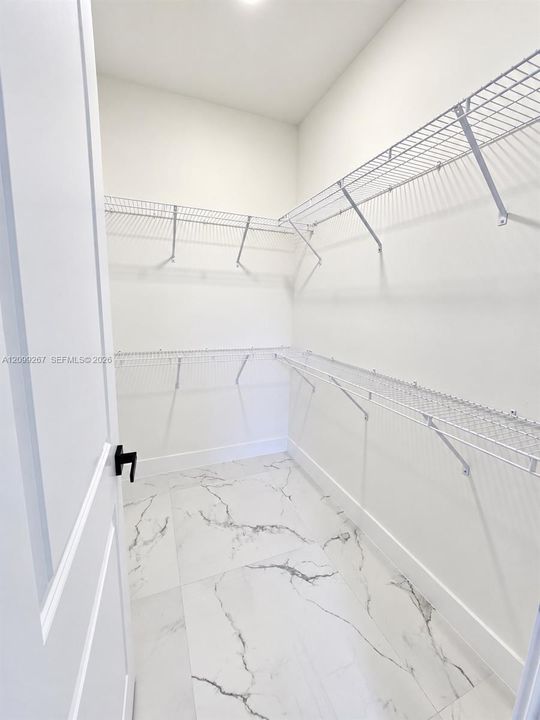 For Sale: $299,900 (3 beds, 2 baths, 1169 Square Feet)