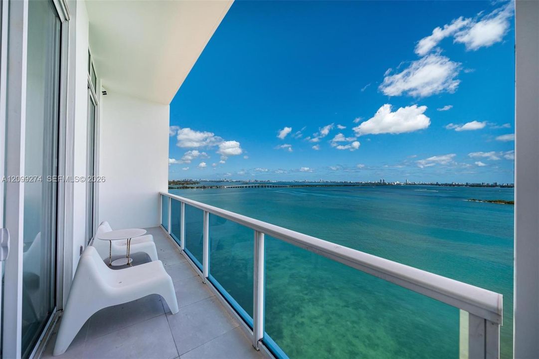 For Rent: $3,700 (1 beds, 2 baths, 950 Square Feet)