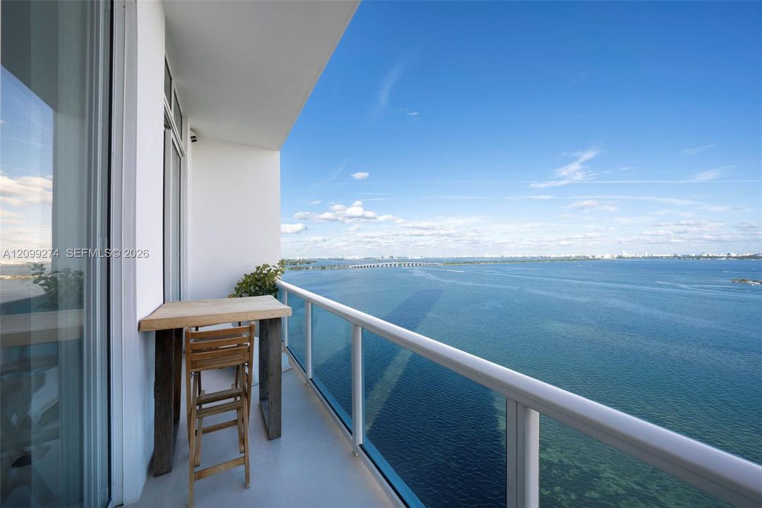 For Rent: $3,700 (1 beds, 2 baths, 950 Square Feet)